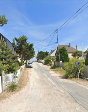 La plage au bout du jardin / Sword Beach cottage